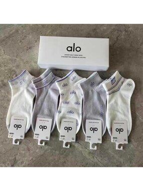 A39- ALO Yoga Women's Lavender & White Ankle Socks 5-Pair Box Set - NWT